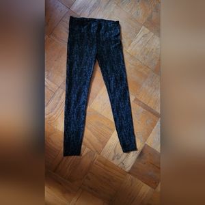 $70 Fabletics full length black & gray floral print workout/running leggings S